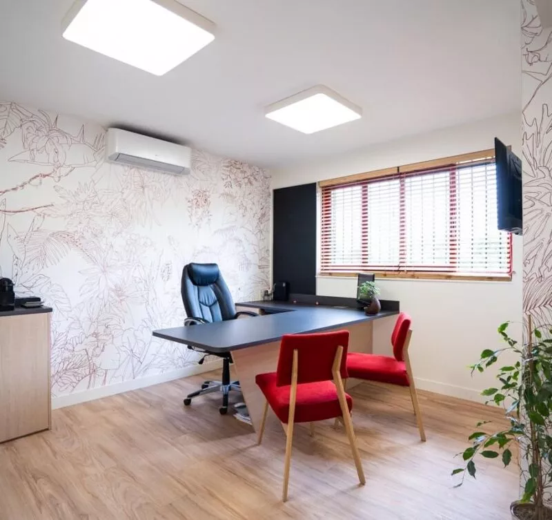 Travaux de décoration, bureau d'entreprise