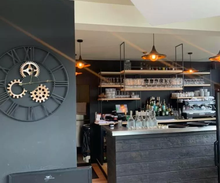 Décoration d'un restaurant à Quessoy dans les Côtes-d'Armor, une référence Regard Pluriel