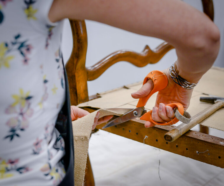 Faire tapisser son fauteuil ou son canapé par des professionnels